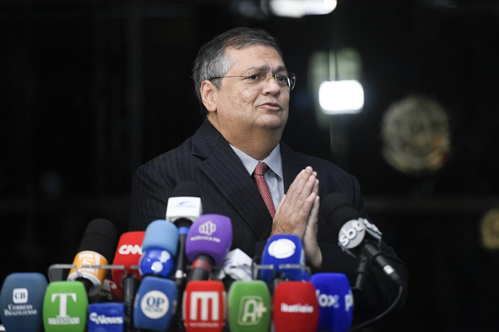 Em campanha pelo STF, Dino cita a Bíblia e diz confiar na mudança de votos da oposição