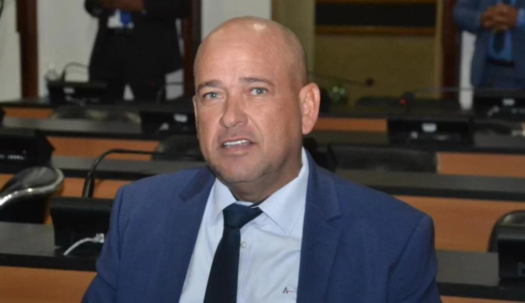 Deputado Binho Galinha é preso após operação contra milícia