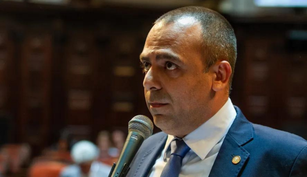 Deputado bolsonarista apresenta projeto para legalizar milícias de ‘justiceiros’ no Rio