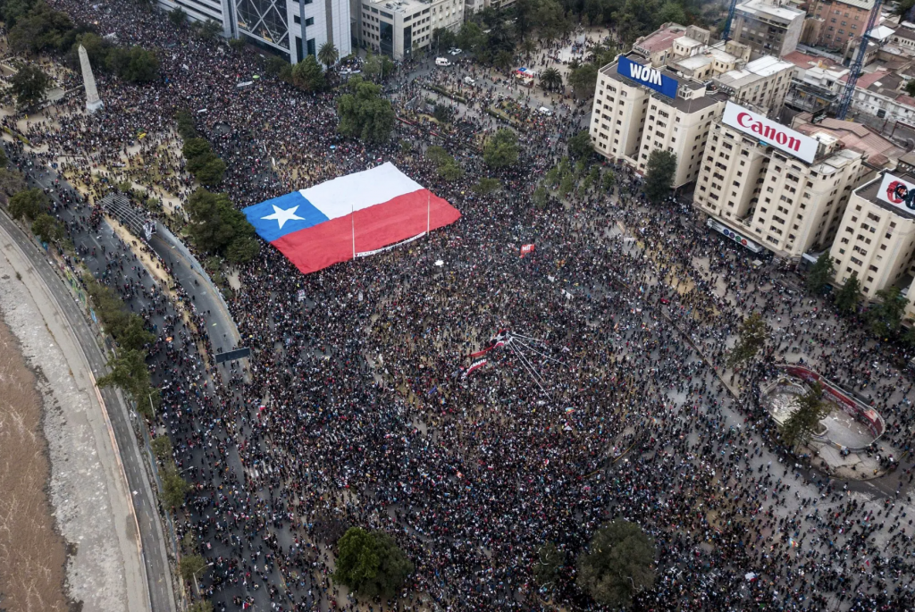 O dilema do Chile: entre a sombra de Pinochet e uma nova Constituição que já nasce velha