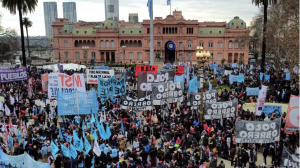 Argentinos vão às ruas no aniversário do ‘corralito’ e desafiam protocolo contra protestos do governo Milei