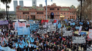 Argentinos vão às ruas no aniversário do 'corralito' e desafiam protocolo contra protestos do governo Milei