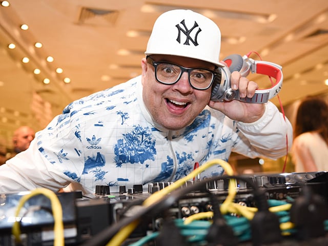 DJ Zé Pedro: ‘Gravadoras não querem mais fazer disco com começo, meio e fim’