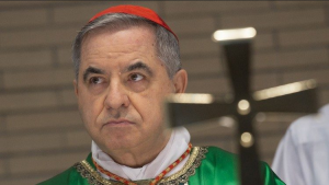 Tribunal do Vaticano condena cardeal a 5 anos e meio de prisão por fraude financeira