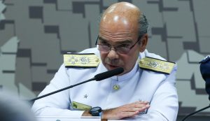 Comandante da Marinha critica 'obsolescência dos meios navais' em evento com Lula