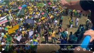 Em ato esvaziado, senadores puxam coro contra Dino em Brasília