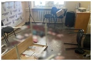 Deputado explode granadas em reunião de prefeitura na Ucrânia; veja o vídeo
