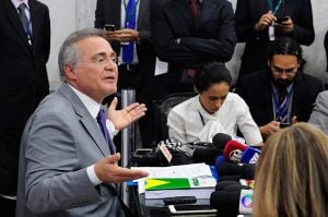 PGR defende que Renan seja processado por ofensas contra o prefeito de Maceió