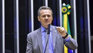 Bolsonaristas tentam evitar novo imposto sobre armas na reforma tributária, mas são derrotados