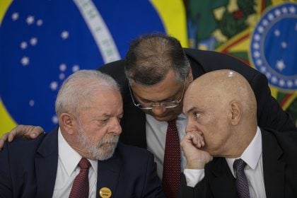 Moraes exalta Dino após aprovação para o STF: ‘Coragem, competência e lealdade institucional’