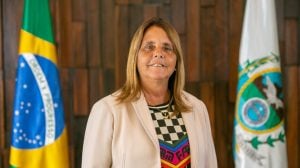 Por 52 votos a 12, Alerj decide manter Lucinha no cargo
