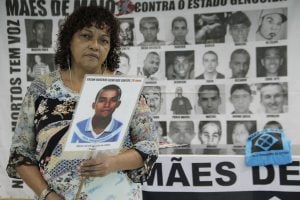 Por que os crimes cometidos por policiais ficam anos sem resposta no Brasil?
