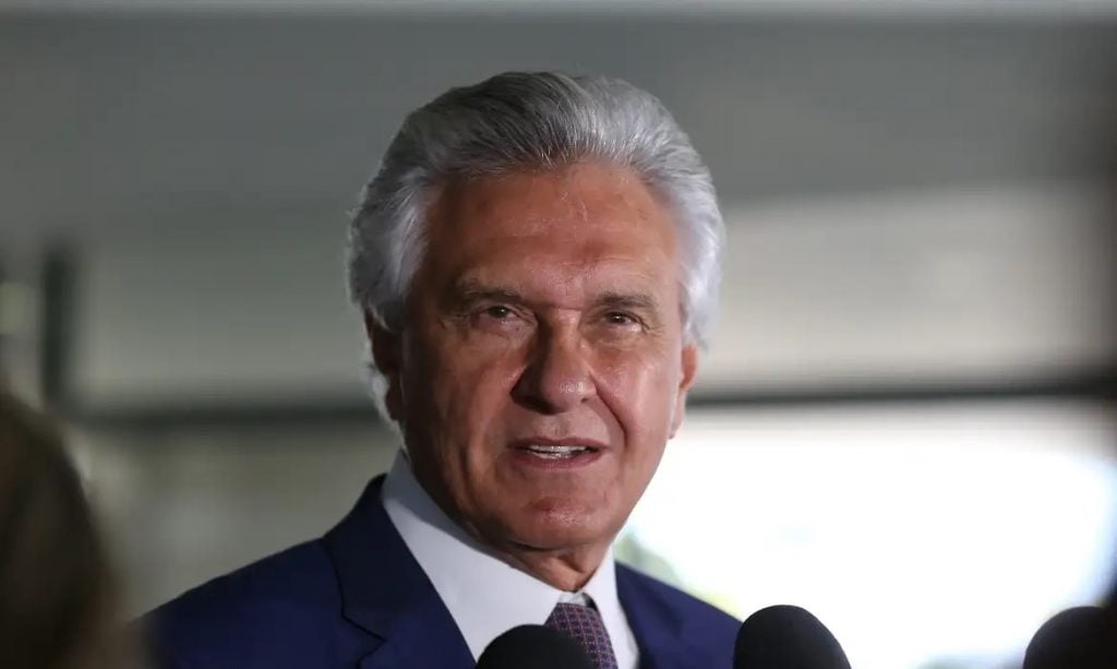 Acusado de compra de votos, governo Caiado suspende entrega de cestas básicas em Goiás