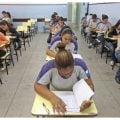 Em dez anos, aprendizagem no Ensino Médio encolhe e desigualdade cresce