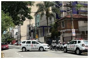 Polícia mata homem que mantinha esposa e criança reféns em São Paulo