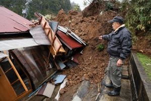 Chuva dificulta resgates após terremoto que deixou 73 mortos no Japão