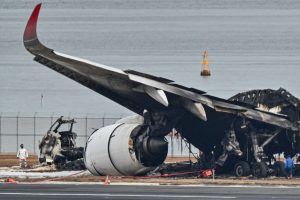 Pilotos da Japan Airlines não viram o avião com o qual colidiram