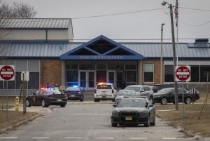 Ataque a tiros deixa 1 morto e 5 feridos em escola nos EUA