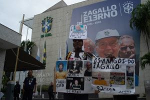 Corpo de Zagallo, uma lenda do futebol, é enterrado no Rio