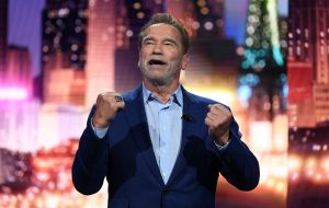Arnold Schwarzenegger é detido no aeroporto de Munique por não declarar relógio