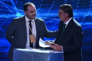 O papel de Jair e Carlos Bolsonaro na 'Abin Paralela', segundo a PF