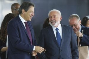 Governo Lula publica MP para isentar do Imposto de Renda quem ganha até 2 salários mínimos