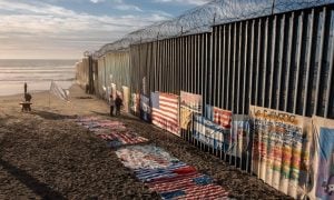 Suprema Corte dos EUA permite corte de arame farpado na fronteira com México