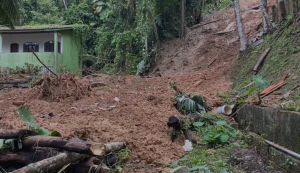 Chuvas fortes deixam ao menos 2 mortos em SP; criança de 6 anos foi levada por enxurrada
