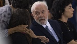 Lula tem aprovação de 59% de católicos e 29% de evangélicos, diz PoderData