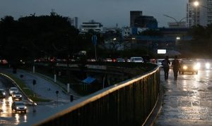 Uma pessoa morre após ser atingida por fio energizado durante chuva em SP