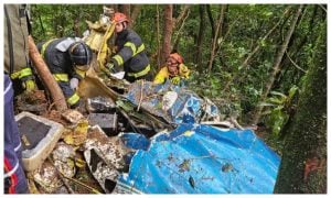 Avião com 2 pessoas a bordo cai na região do ABC Paulista