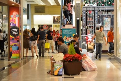 Vendas de Natal em shopping centers crescem em 2023 e chegam a R$ 5,6 bilhões