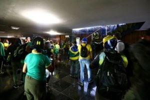 STF forma maioria para absolver morador de rua encurralado por golpistas no 8 de Janeiro