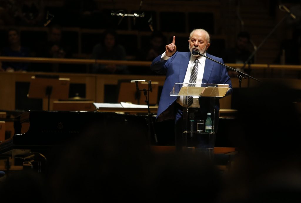 Brasil viveu período de ataque à ciência, mas o obscurantismo ficou para trás, diz Lula nos 90 anos da USP
