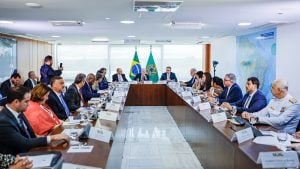 Em reunião com ministros, Lula cobra 'esforço maior' para conter 'novo massacre' de yanomamis