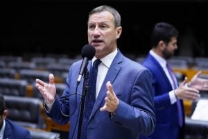 Deputado do PL aciona PGR e TCU contra post do governo visto como referência a Carlos Bolsonaro