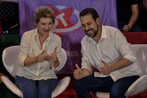 'Vamos derrotar o bolsonarismo e seus representantes', diz Marta em ato de filiação ao PT