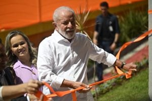 Nos 44 anos do PT, Lula defende 'retorno às raízes' e presença nas ruas e nas redes
