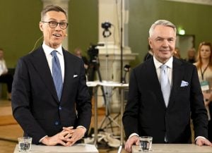 Conservador vence o 2º turno presidencial na Finlândia
