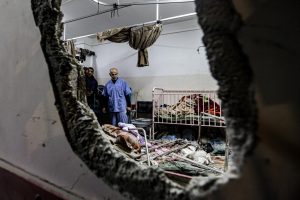 Hamas relata quatro mortes após corte de oxigênio em hospital de Gaza atacado por Israel