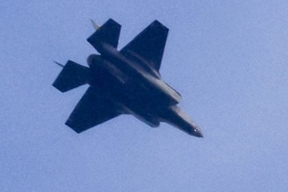 Exército israelense anuncia ataques aéreos no Líbano