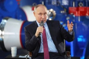 Putin é reeleito na Rússia, apontam resultados preliminares