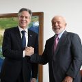 ‘Vamos trabalhar juntos’, diz Antony Blinken após reunião com Lula
