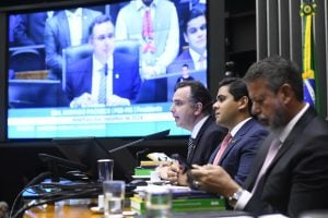 De volta ao Congresso, Lira eleva pressão sobre o governo e Pacheco confirma votações anti-STF