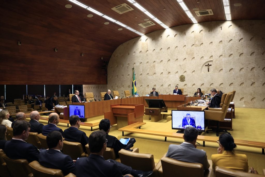 Empresas públicas devem apresentar motivo para demitir empregados, decide STF