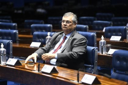 Dino apresenta PEC para vetar ‘prêmio’ de aposentadoria a juízes e militares criminosos