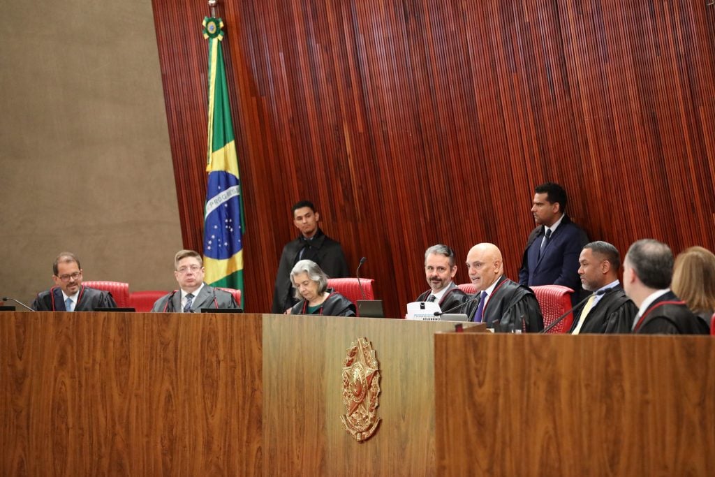 TSE regulamenta inteligência artifical na eleição e proíbe o uso de deepfake em campanha