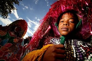 ‘Por amor e com amor’: costureiras voluntárias mantêm viva a tradição do Maracatu