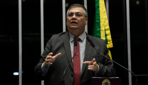 ‘Ditadura judicial’, Moraes e mandatos: o discurso de Dino em sua breve passagem pelo Senado