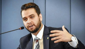 Moraes mantém a prisão preventiva de Filipe Martins, ex-assessor de Bolsonaro